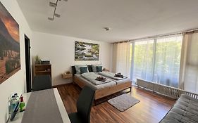Helle FeWo am Waldrand - mit Balkon, Pool&Sauna